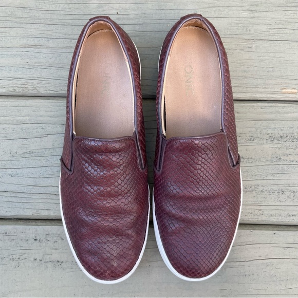Vionic Midi Snake in Merlot Slip-On Sneaker shoes size 8 - Picture 8 of 15